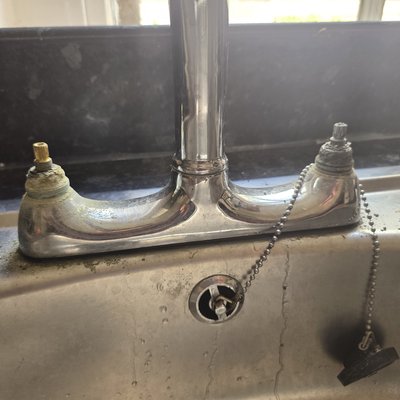 Kitchen tap before repair
